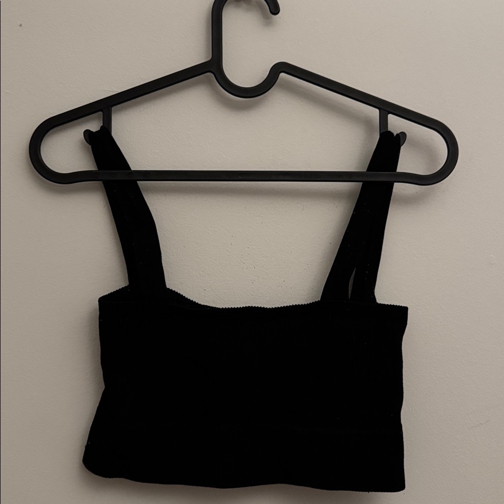 Black Cropped Tank - perfect basic - Picture 2 of 2
